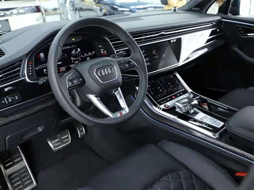 Audi SQ7 2024 4.0 TFSI Dark Knight Edition фото 17