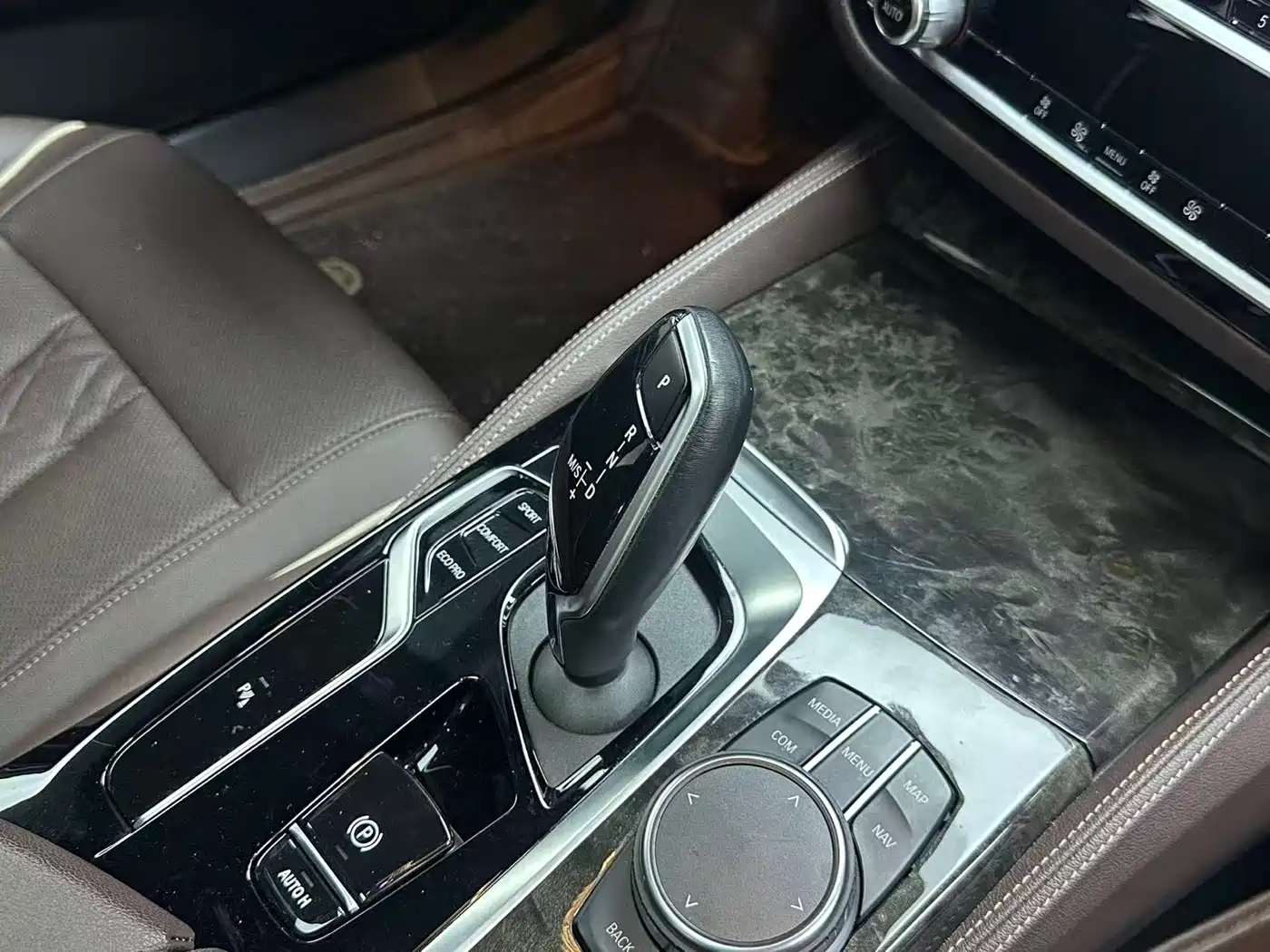 BMW 5 Series 2020 525Li M Sport Package фото 10