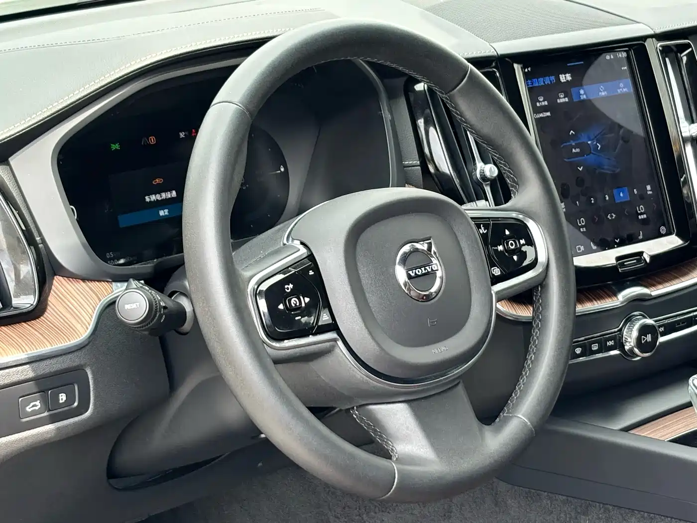 Volvo XC60 Plug-in Hybrid 2022 2023 T8 Plug-in Hybrid Long Range AWD Smart Vision Luxury
