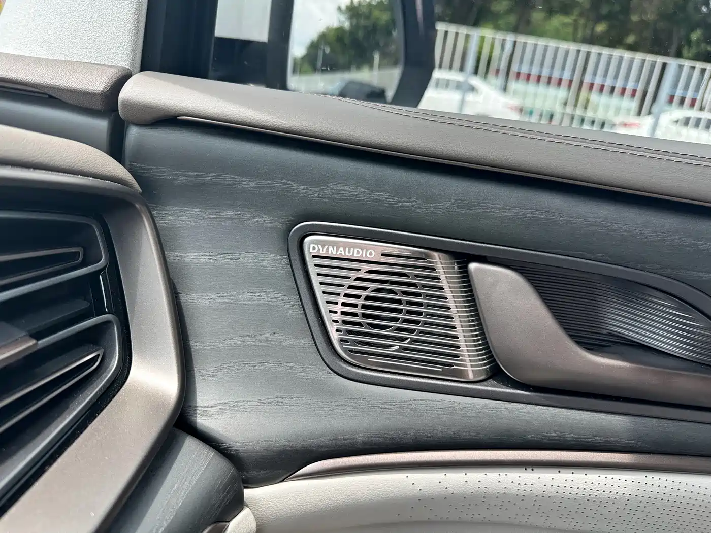 Denza D9 2022 2022 DM-i 970 AWD Flagship