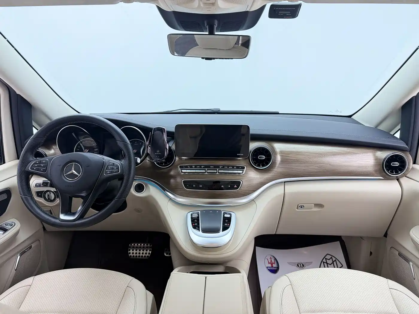 Mercedes-Benz V-Class 2021 V 260 L Long Wheelbase Premium Edition фото 10