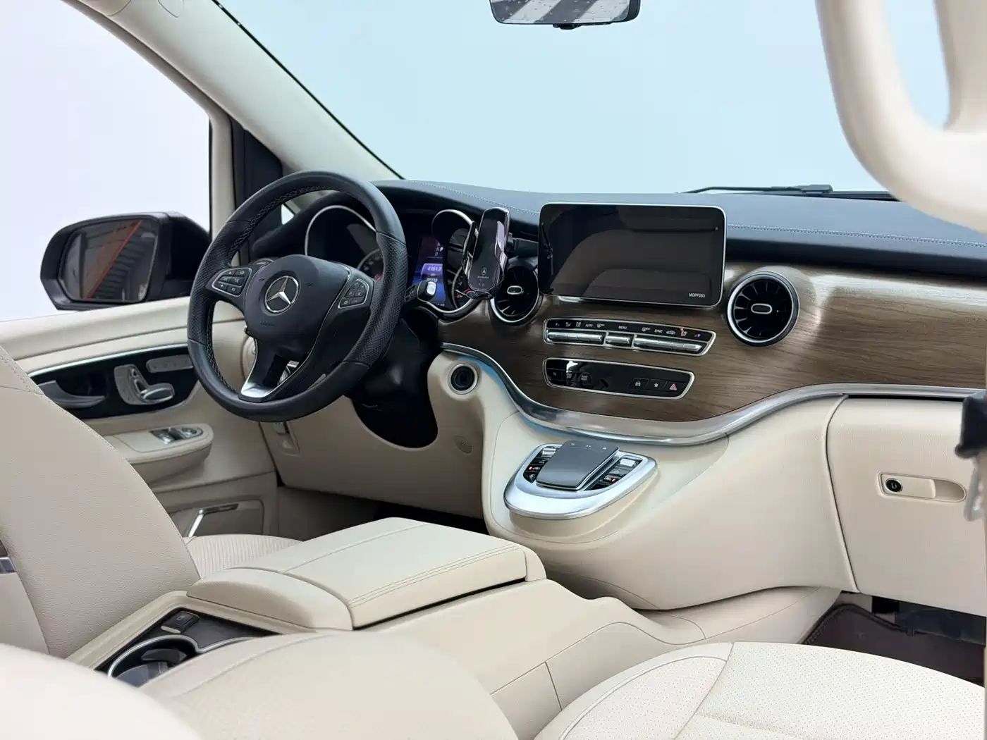 Mercedes-Benz V-Class 2021 V 260 L Long Wheelbase Premium Edition фото 11