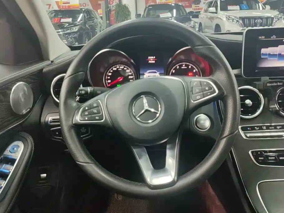Photo 14 - Mercedes-Benz C-Class