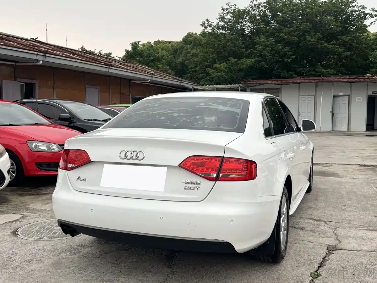 Audi A4L 2011 2.0 TFSI Standard фото 11