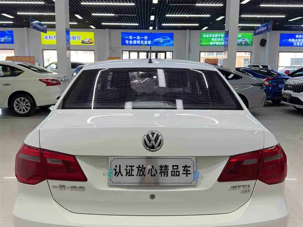 Volkswagen Jetta 2015 1.6L Manual Trend фото 5