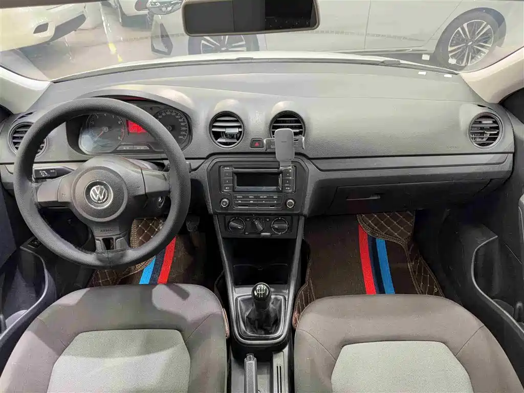 Volkswagen Jetta 2015 1.6L Manual Trend фото 9