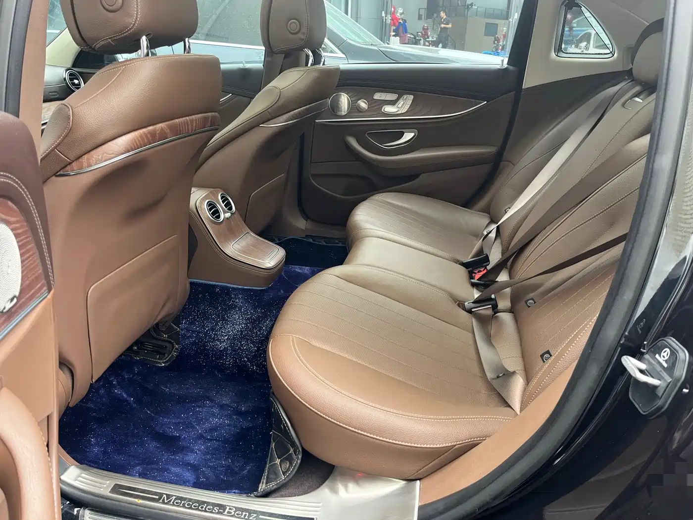 Фото 5 - Mercedes-Benz E-Class