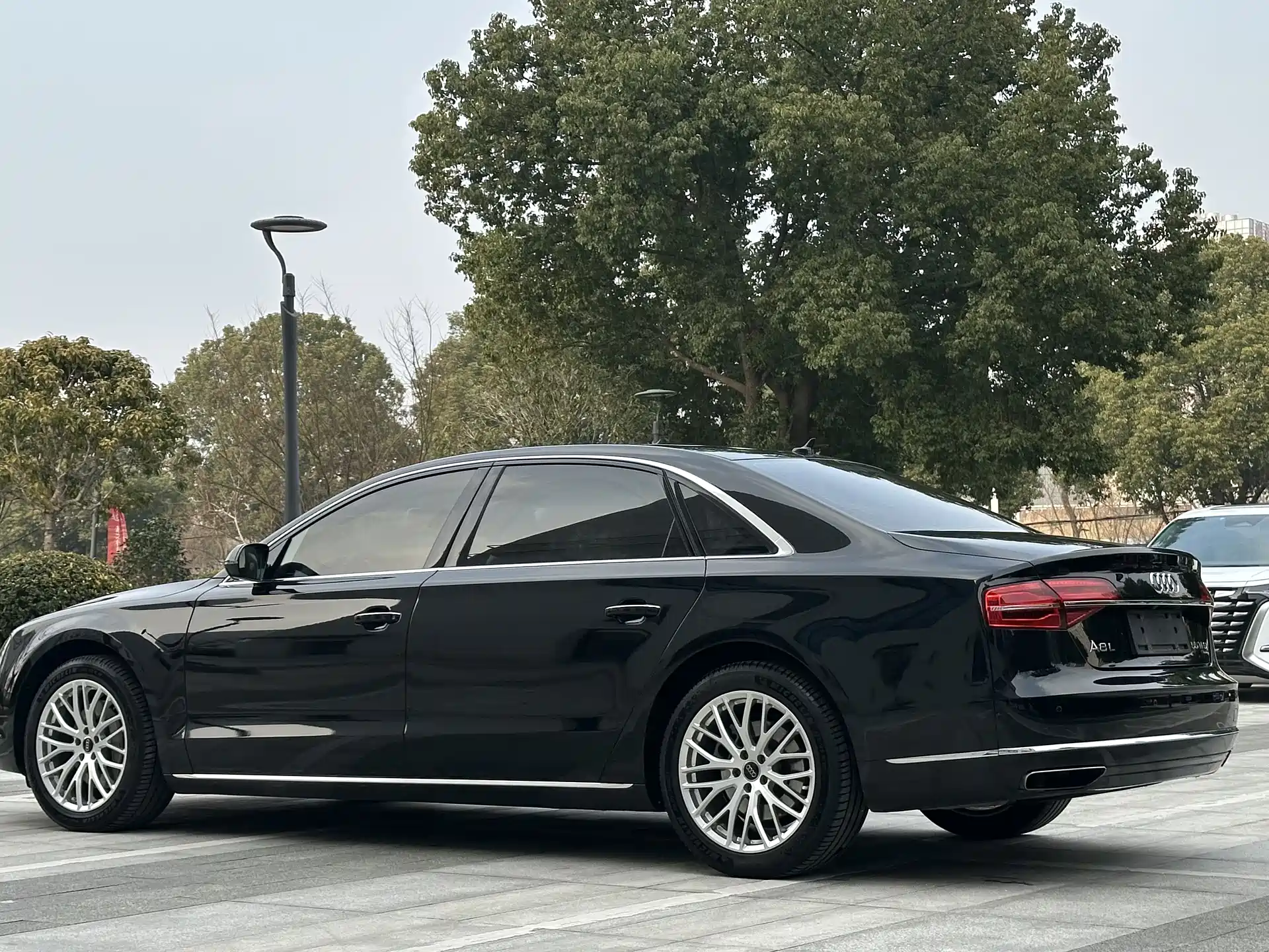 Фото 4 - Audi A8