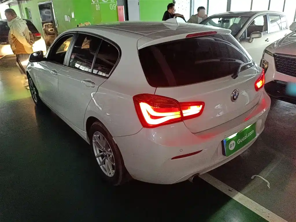 BMW 1 Series (Import) 2018 118i Leading фото 23