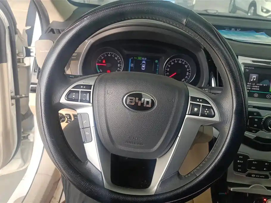 BYD E5