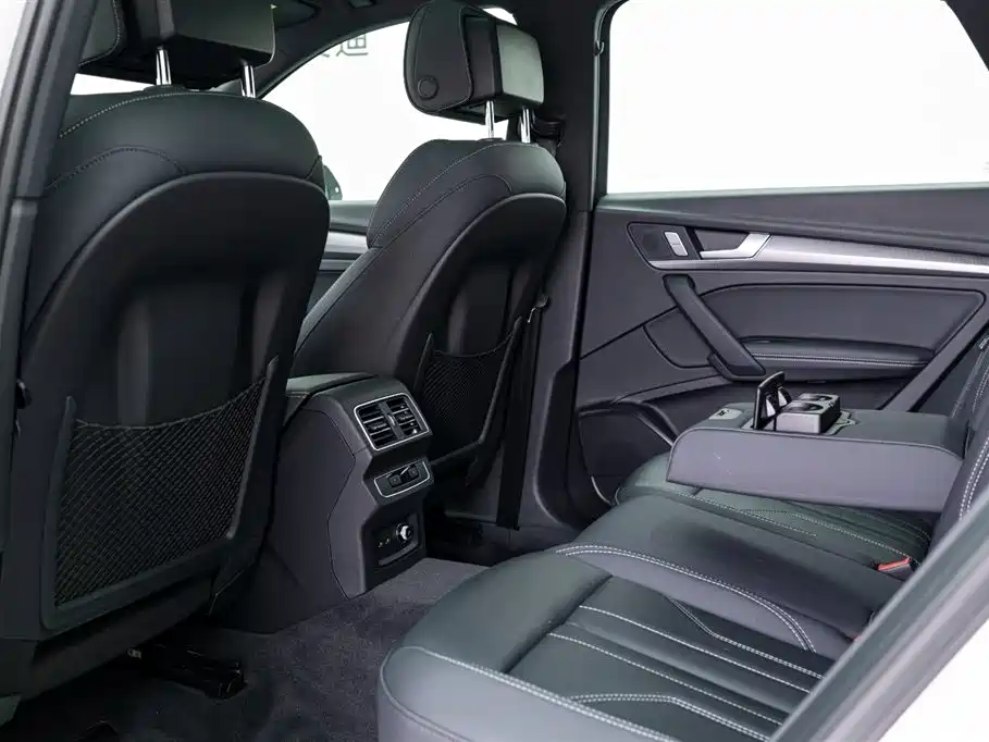 Audi Q5L 2023 40T Luxury Dynamic фото 7