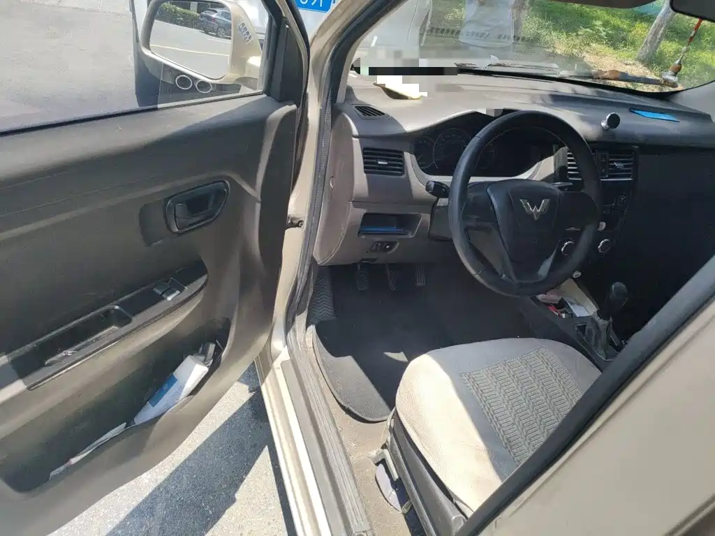 Wuling Motors Wuling Rongguang V 2017 2015 1.5L Basic