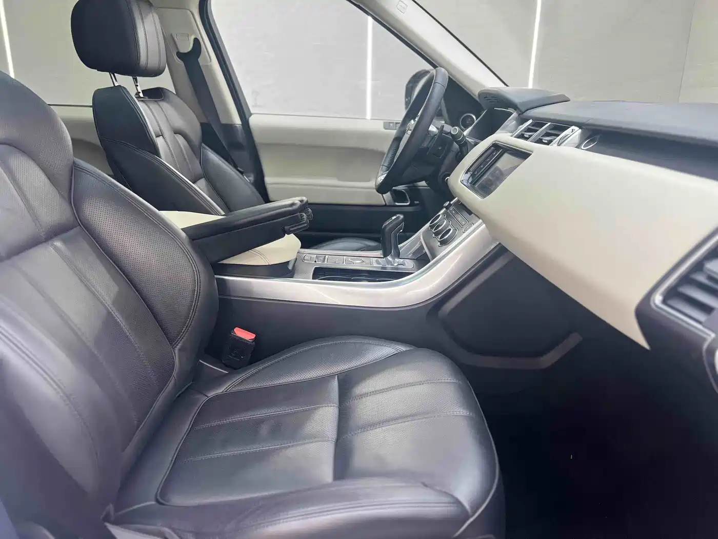 Land Rover Range Rover Sport 2016 Model 3.0 SC V6 HSE DYNAMIC фото 18