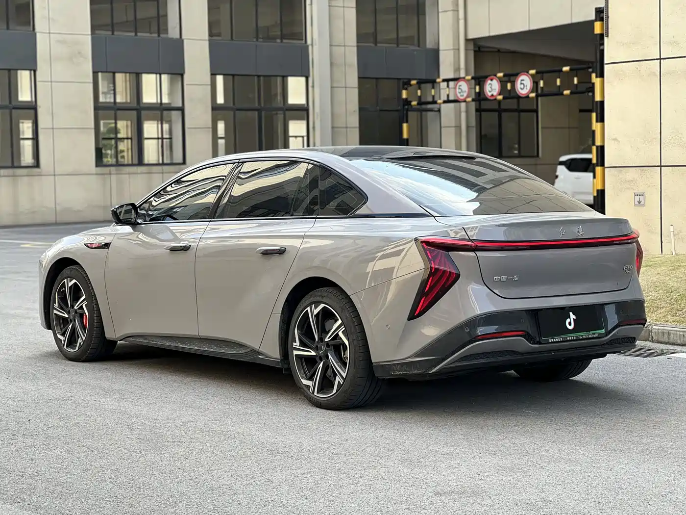 Hongqi EH7 2024 Model 760 Pro+ AWD фото 29