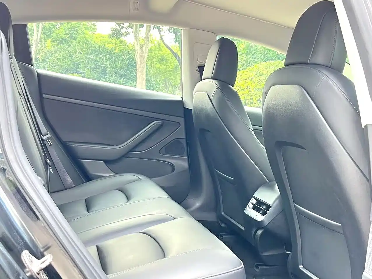 Tesla Model 3 (Import) 2019 2019 Long Range RWD Version
