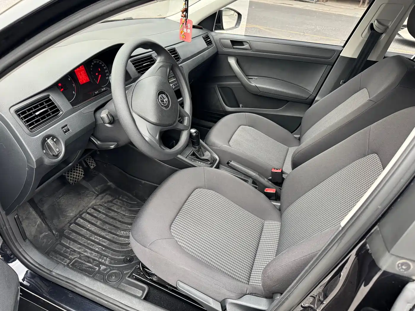 Volkswagen Santana 2016 1.6L Automatic Trend Edition фото 7