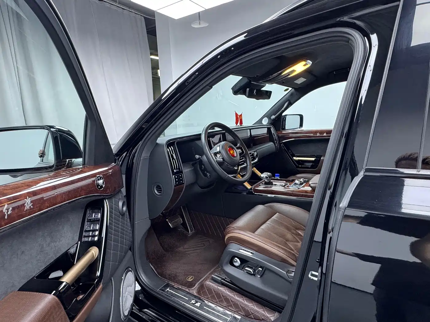 Hongqi Guoyao 2022 4.0T Premium Flagship 4-Seater фото 4