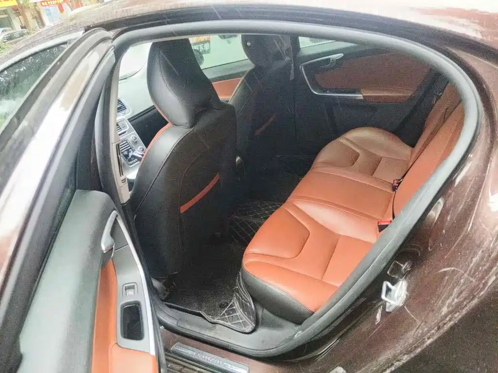 Фото 11 - Volvo S60