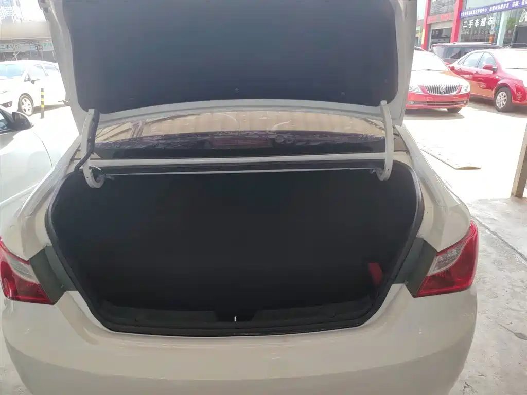 Hyundai Sonata 2015 Classic 2.0L Automatic Luxury Edition фото 19