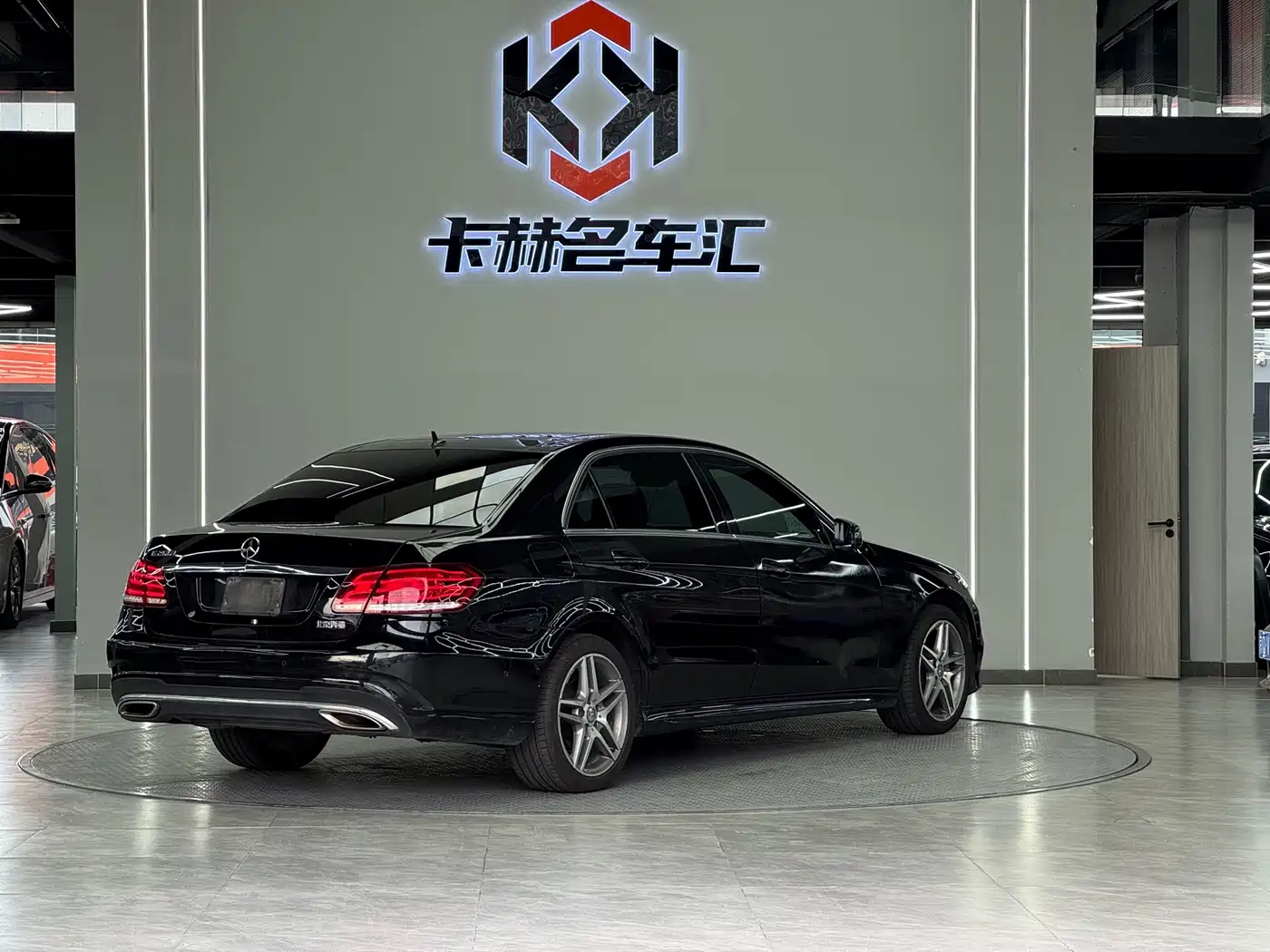 Фото 6 - Mercedes-Benz E-Class
