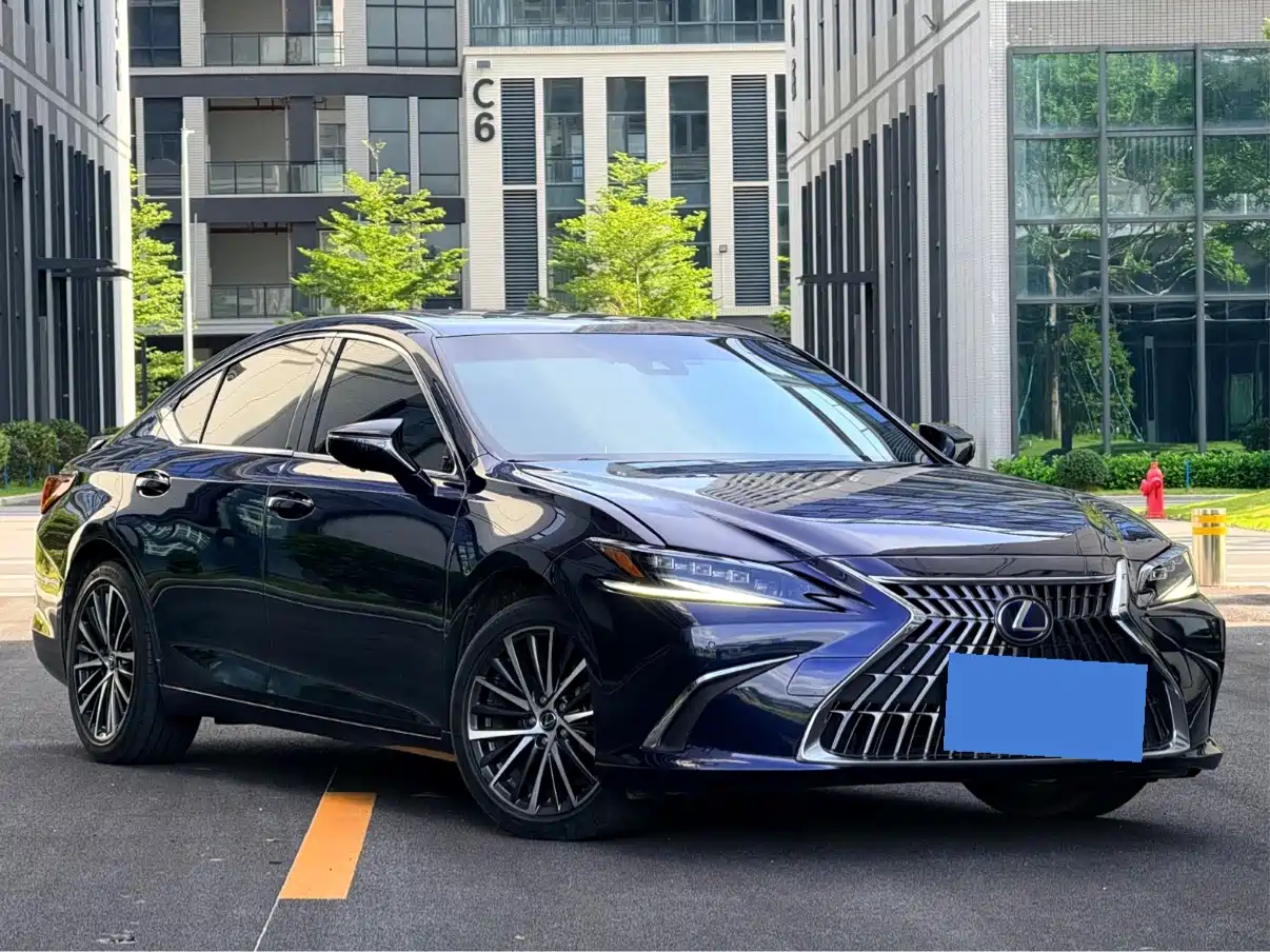 Фото 3 - Lexus ES