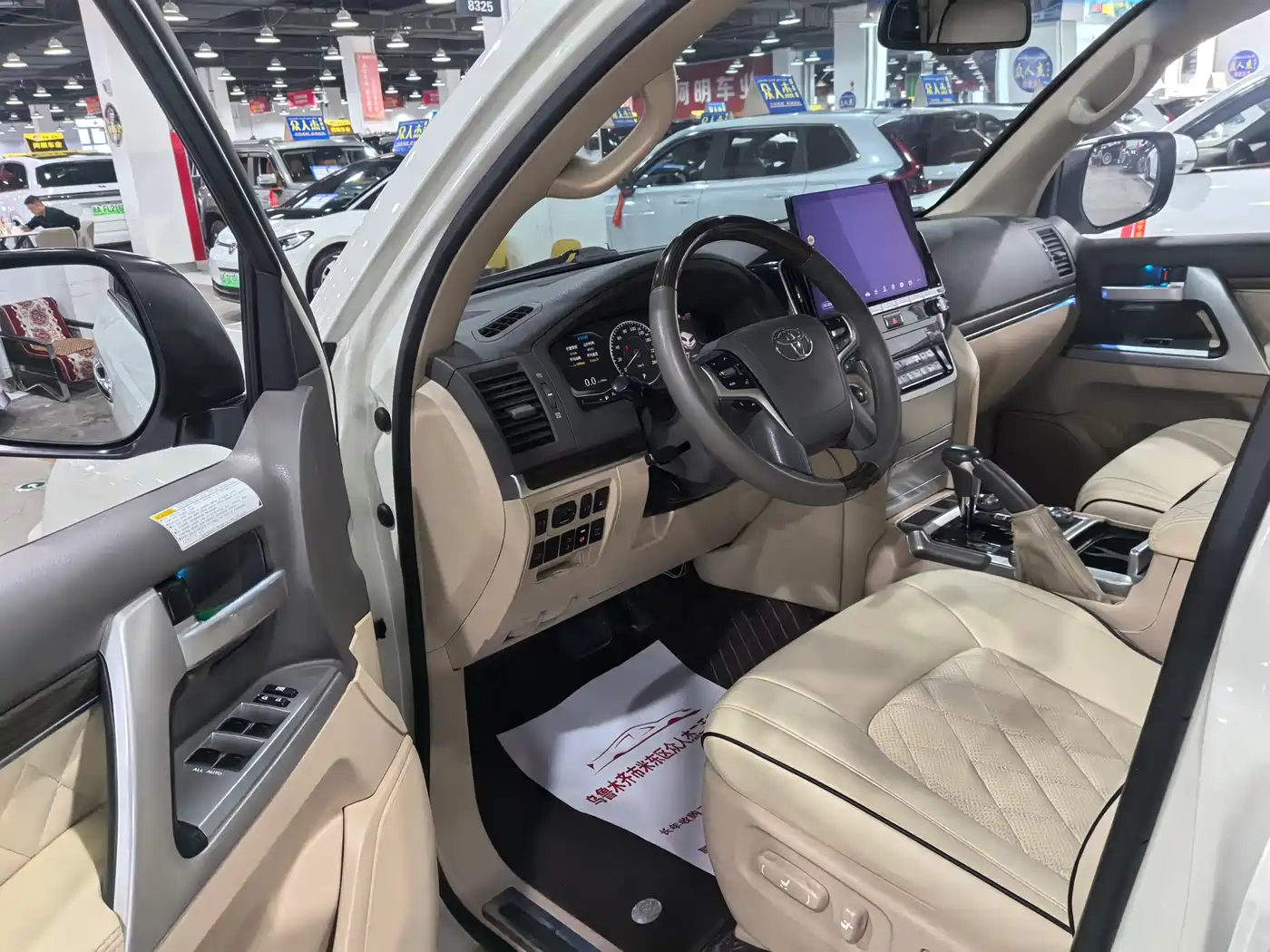 Toyota Land Cruiser (Import) 2015 4.6L V8 Middle East Limited Edition фото 7