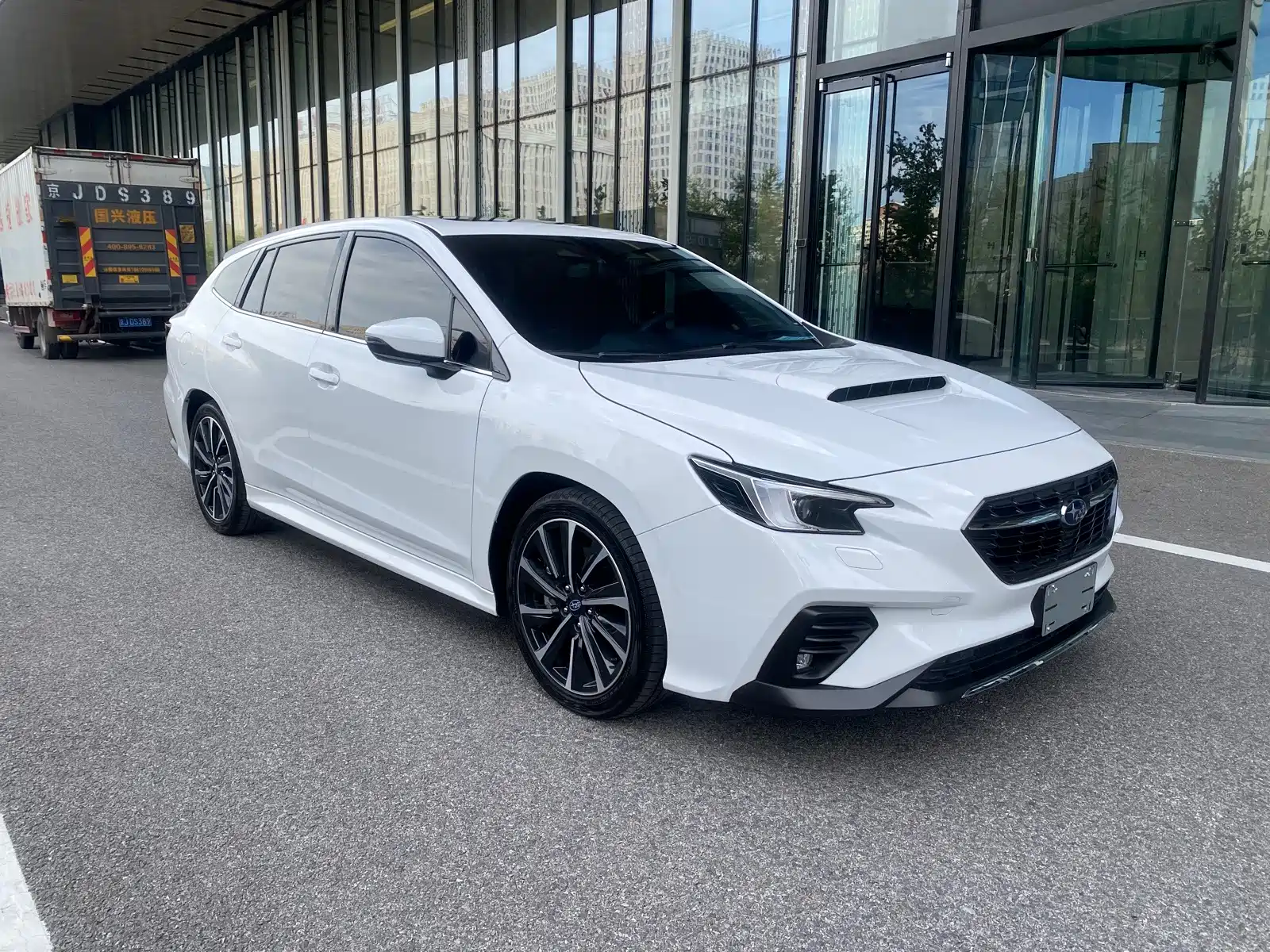 Фото 2 - Subaru WRX