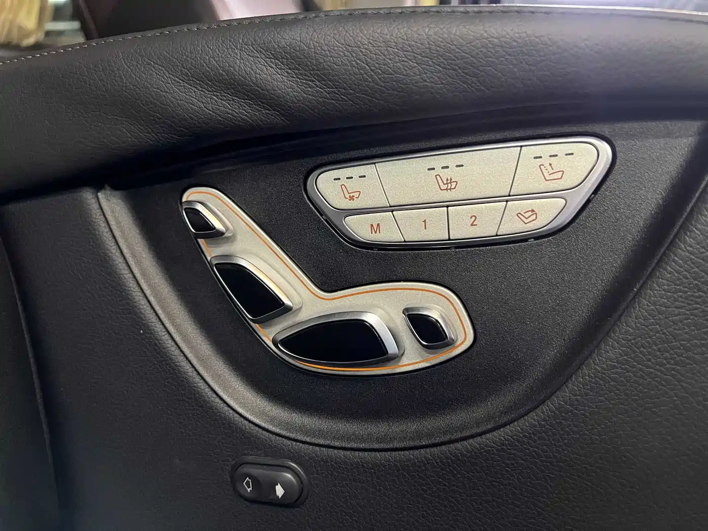 Mercedes-Benz V-Class 2017 Model V 260 L Premium Extended Edition фото 16