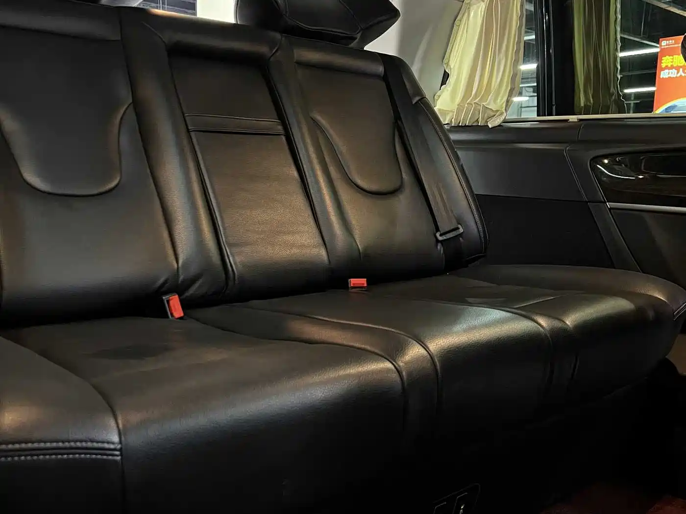 Mercedes-Benz V-Class 2017 Model V 260 L Premium Extended Edition фото 19
