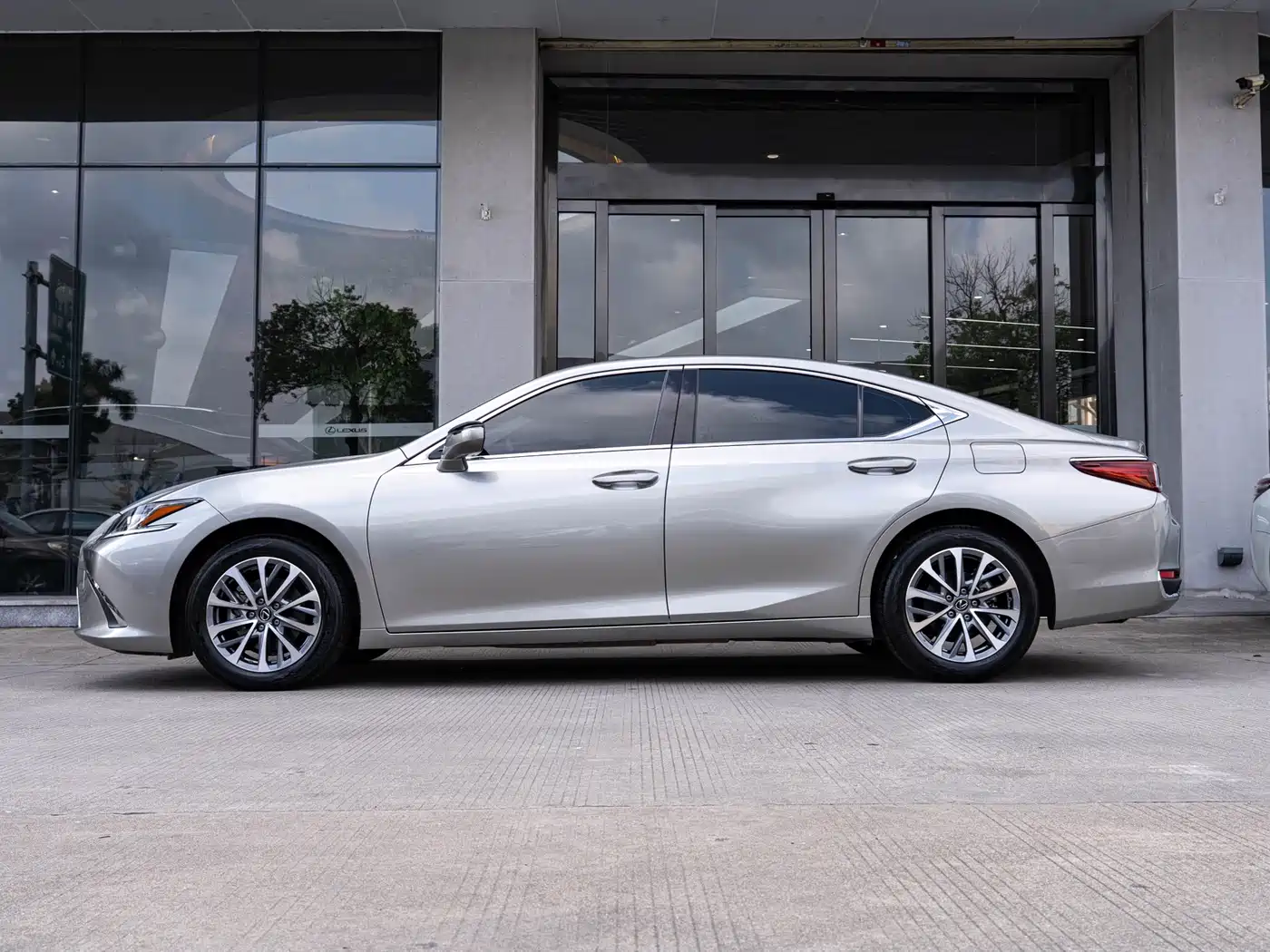 LEXUS ES