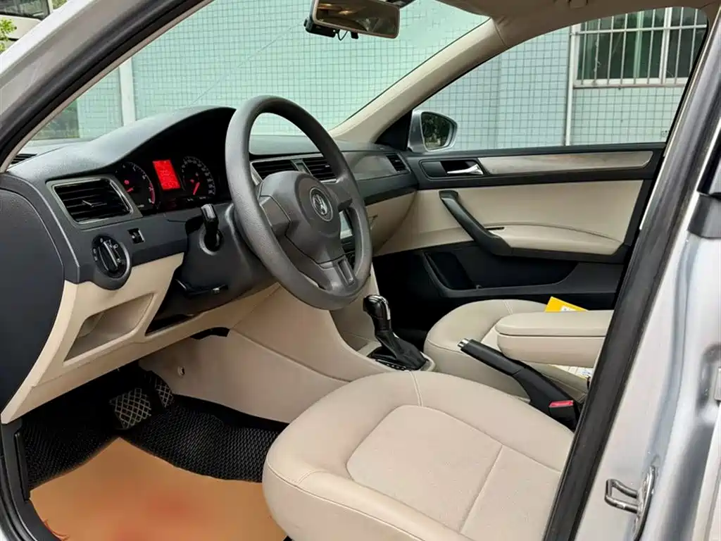 Volkswagen Santana 2013 1.6L Automatic Comfort Edition фото 14