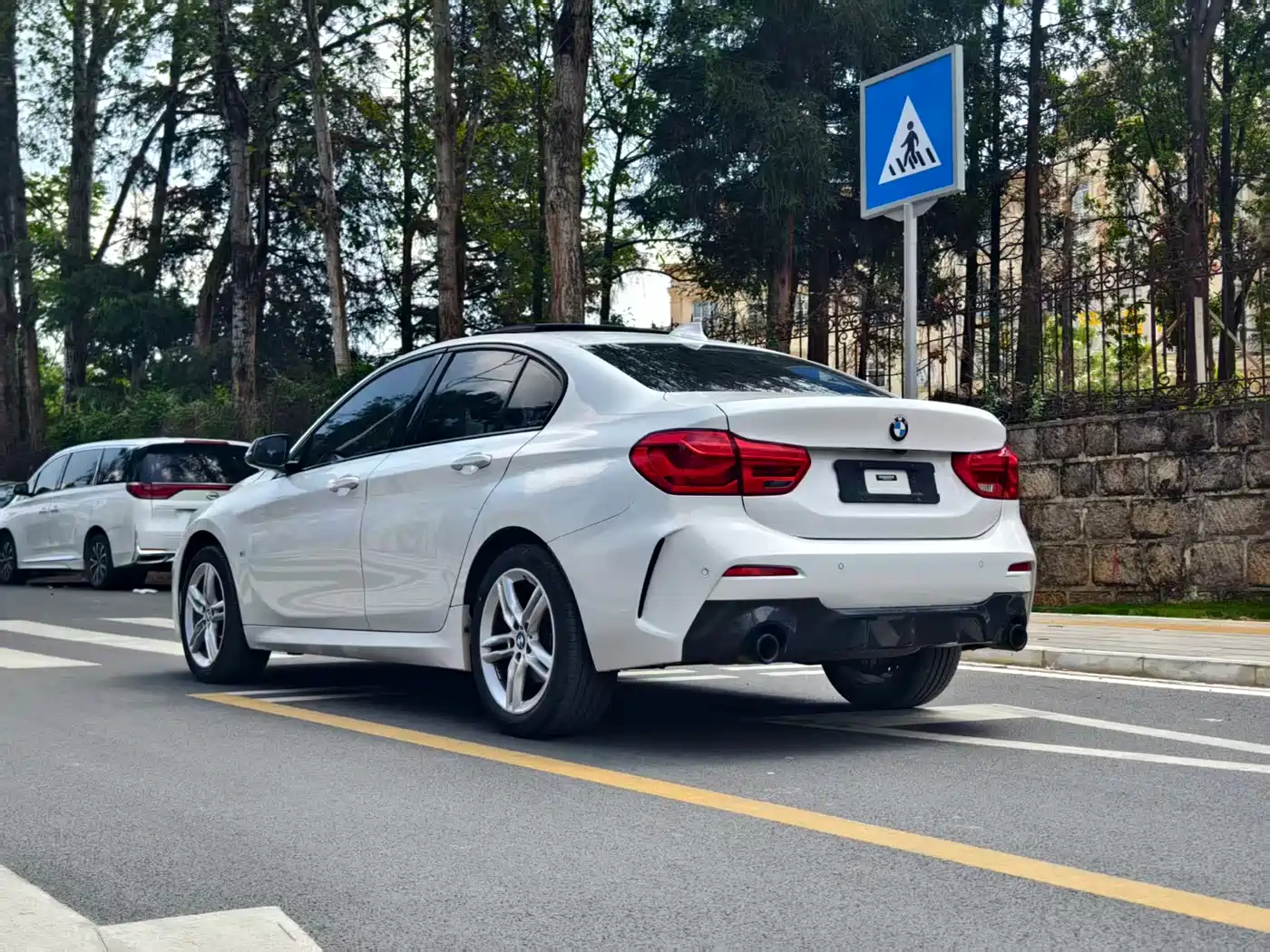 BMW 1 Series 2021 Facelift 120i M Sport Shadow Edition фото 7