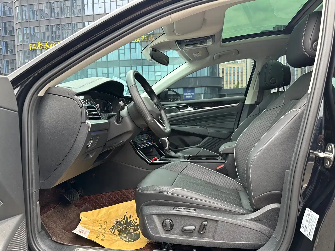 Volkswagen Passat 2023 330TSI Starlight Luxury Edition фото 8