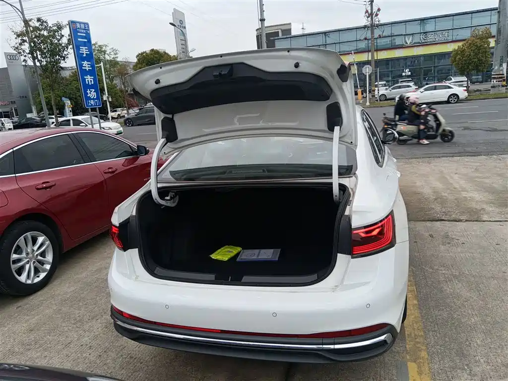 Volkswagen Sagitar 2025 Model Year Facelift 200TSI DSG Soaring Edition фото 19