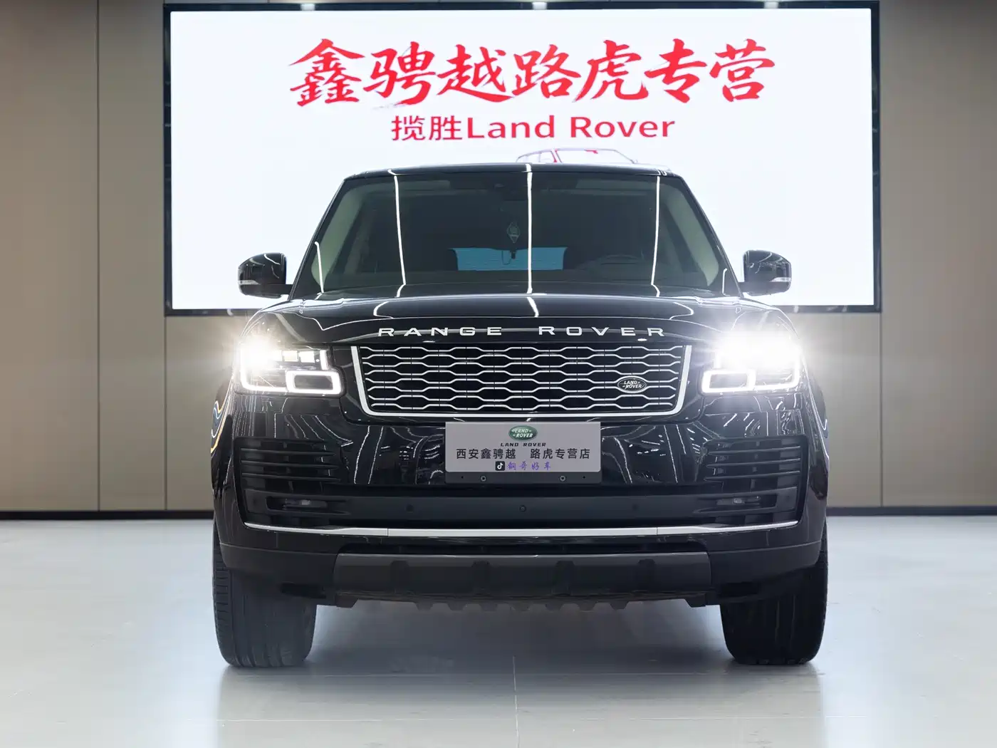 Land Rover Range Rover 2021 3.0 L6 Heritage Extended Classic Edition фото 2