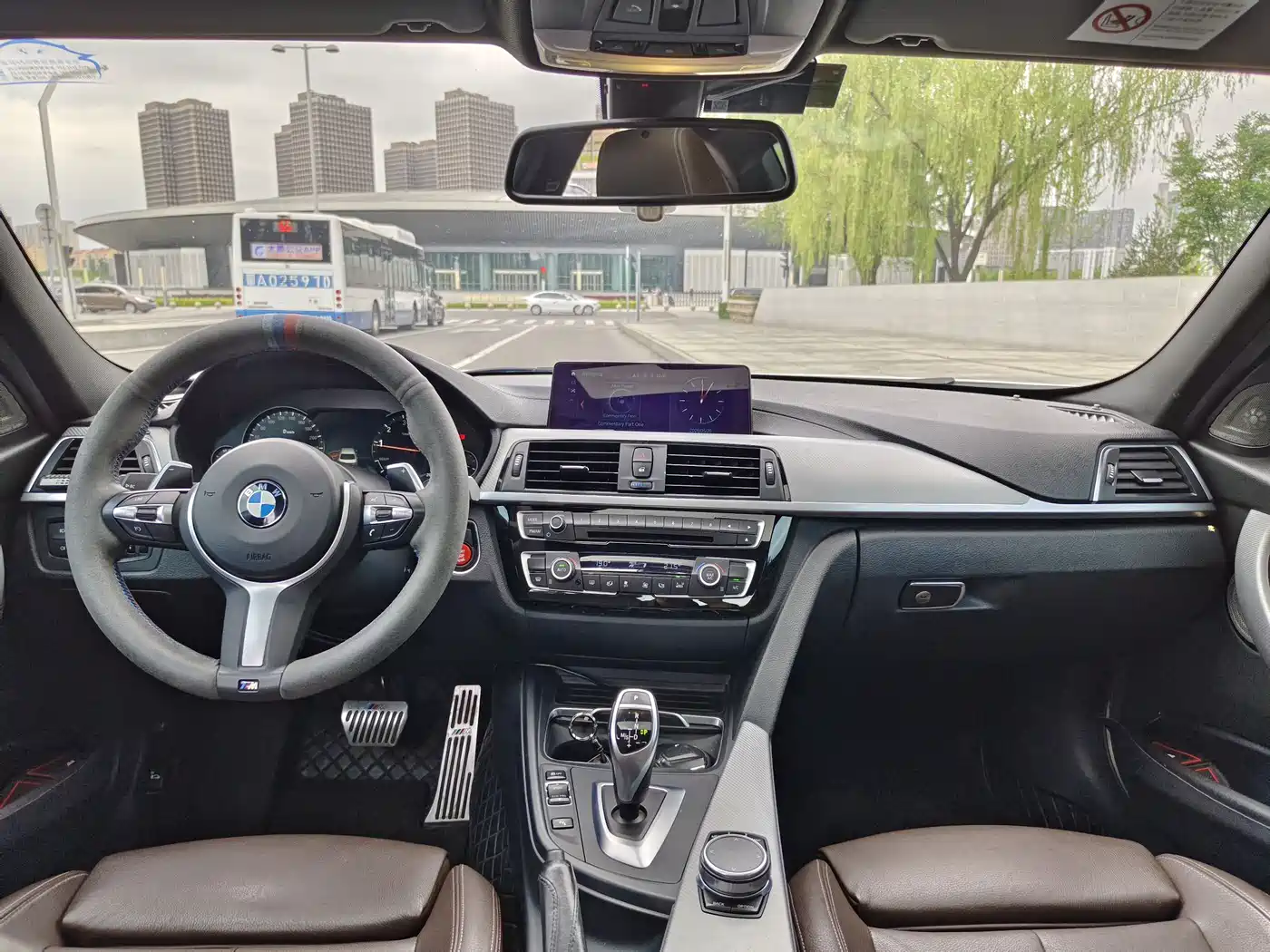 BMW 3 Series 2019 320i M Sport Black Night Edition фото 9