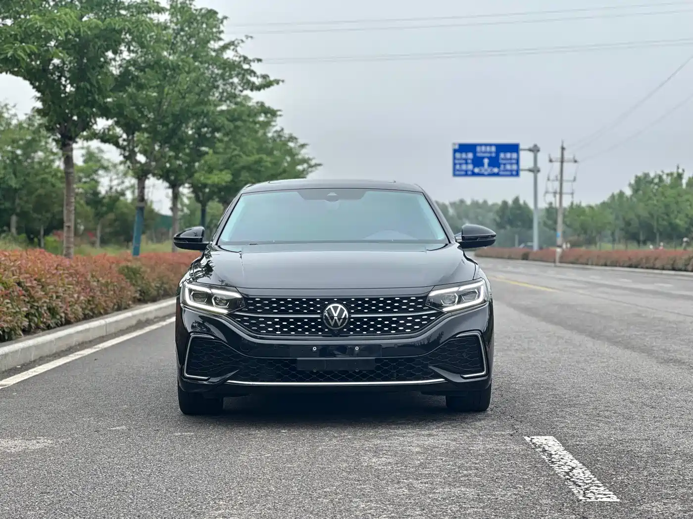 Volkswagen Passat 2024 380TSI Starlight Dragon Glory Edition фото 2