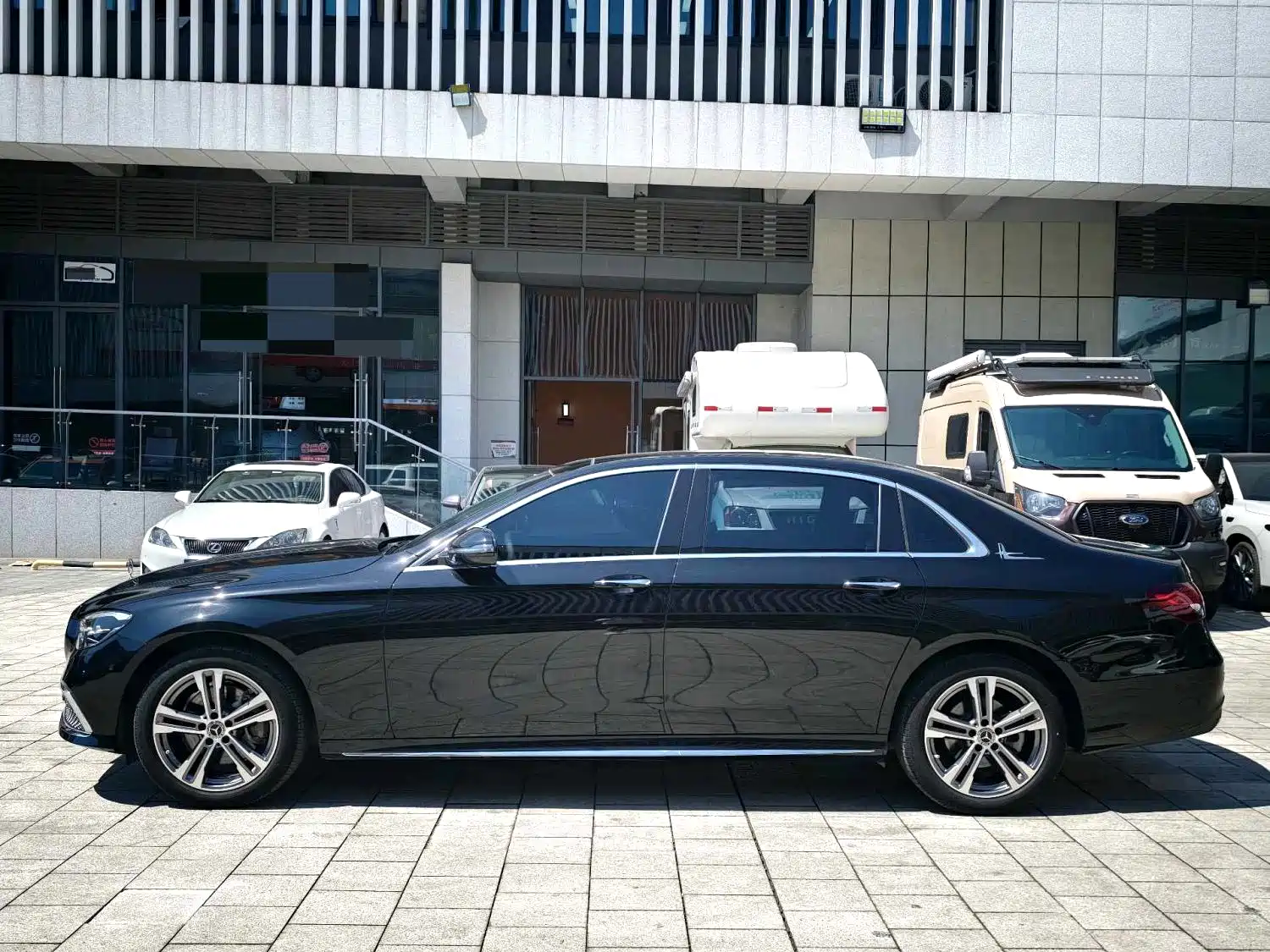 Фото 3 - Mercedes-Benz E-Class