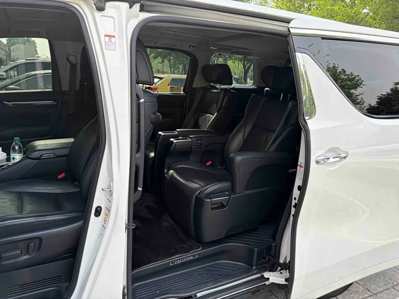 Toyota Vellfire 2019 Hybrid 2.5L HV Luxury Edition фото 5