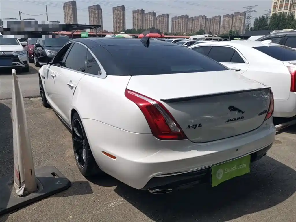 JAGUAR XJ