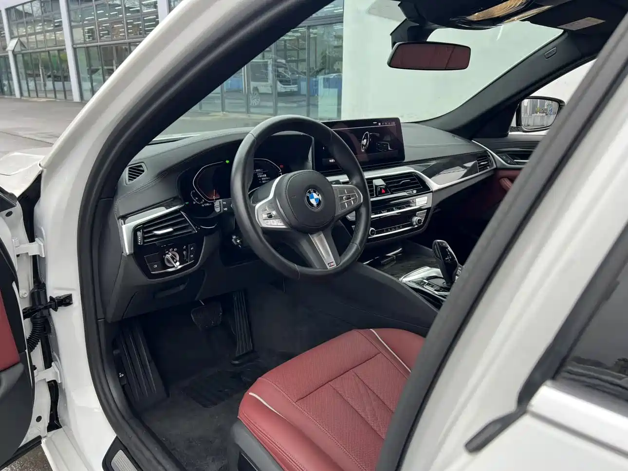BMW 5 Series 2022 Model Second Facelift 525Li M Sport Package фото 4