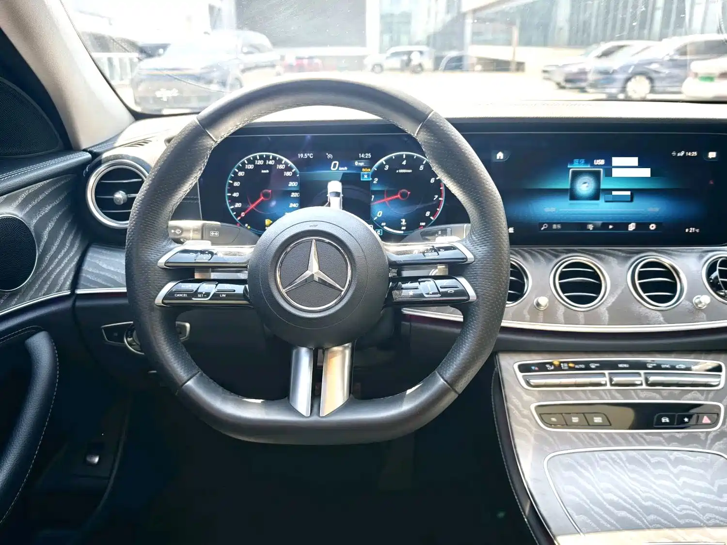 Фото 7 - Mercedes-Benz E-Class