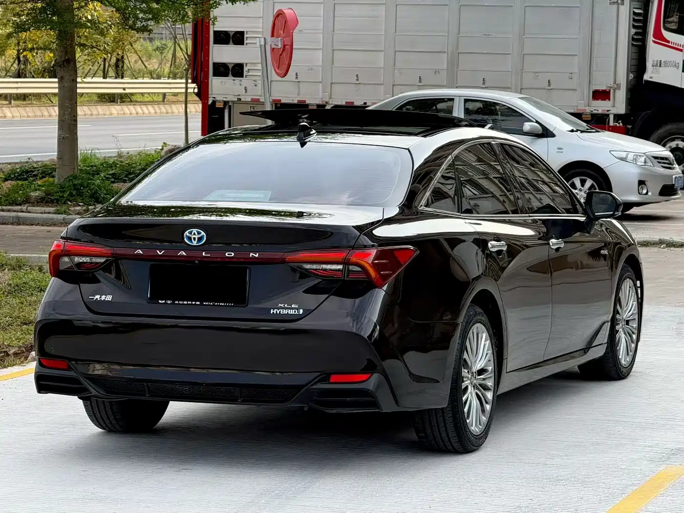 Toyota Avalon 2019 Hybrid 2.5L XLE Premium Edition China V фото 9