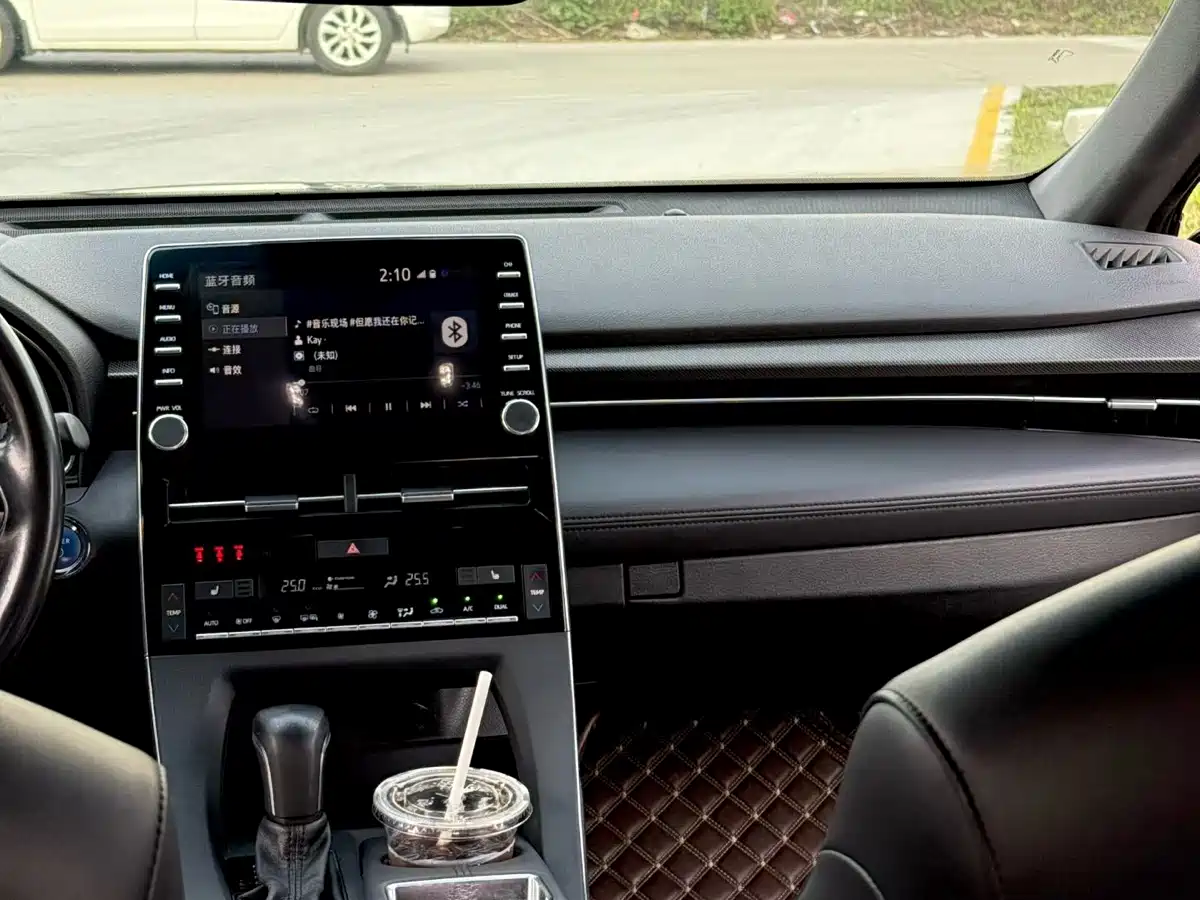 Toyota Avalon 2019 Hybrid 2.5L XLE Premium Edition China V фото 7