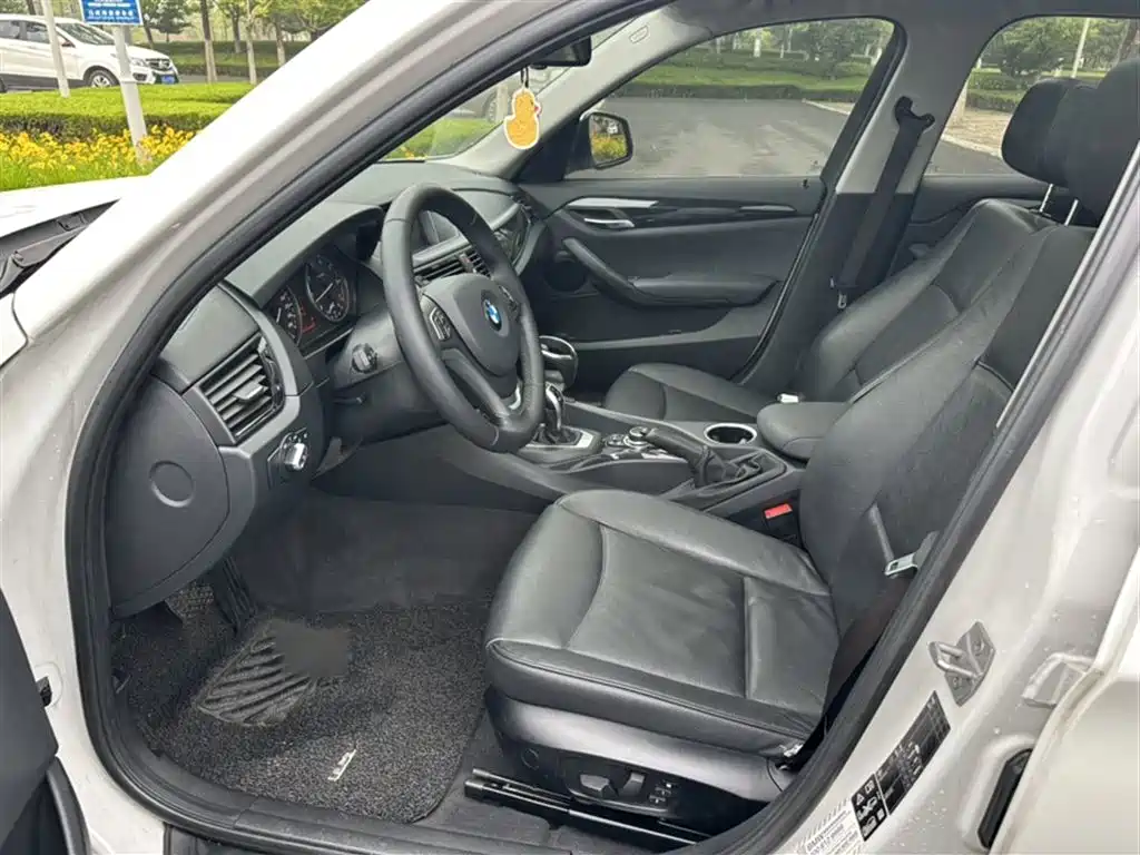 BMW X1 2015 Model xDrive20i Fashion Advanced Edition фото 15