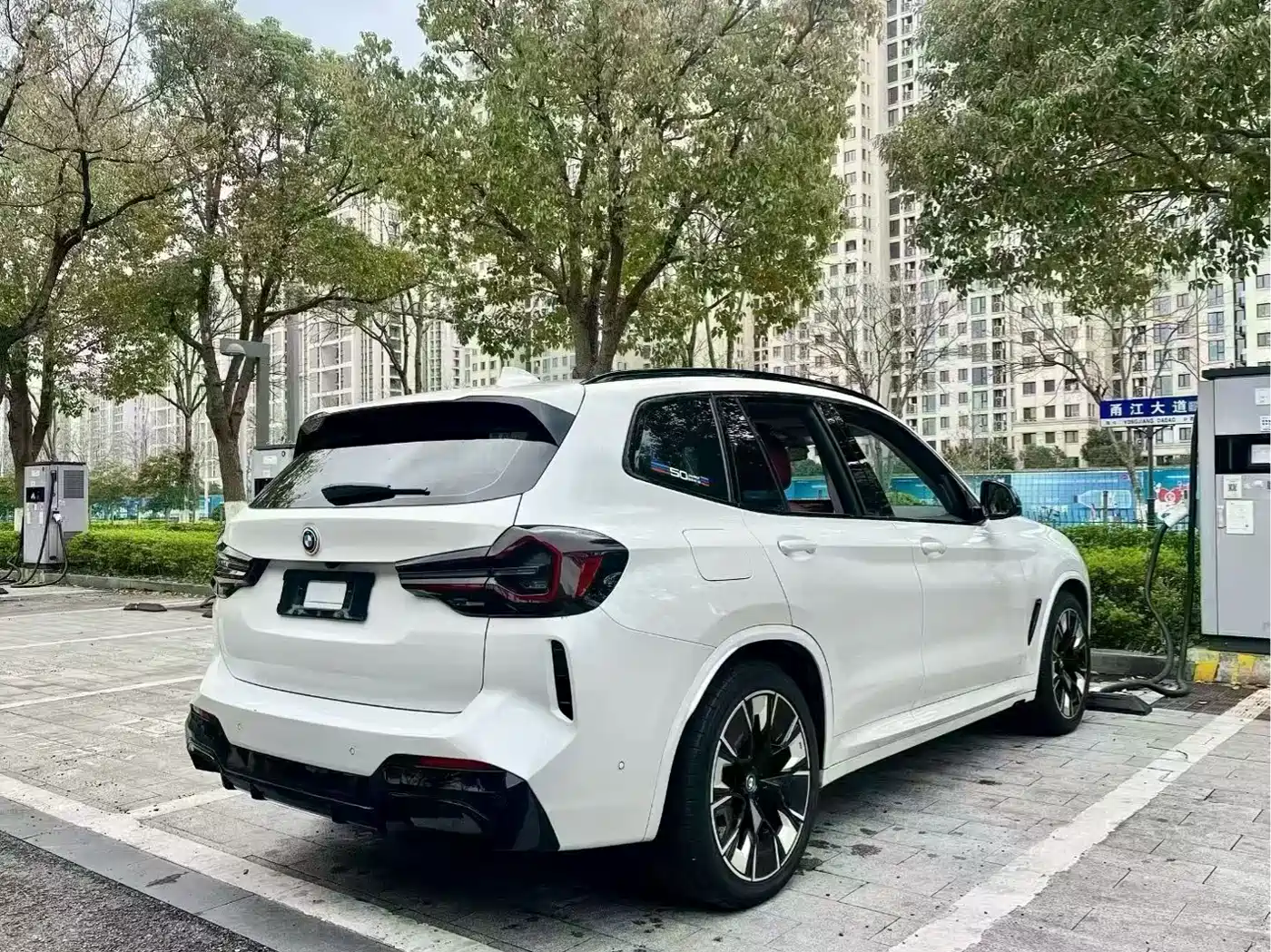 BMW iX3 2022 Leading Edition фото 17