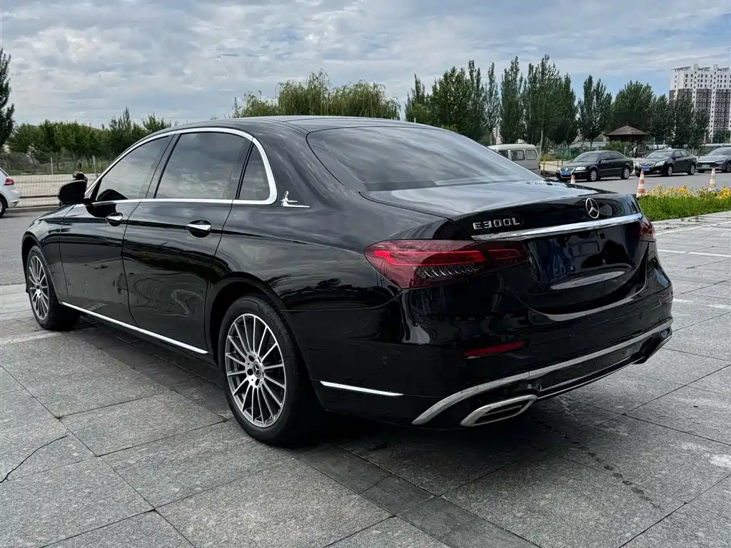 MERCEDES-BENZ E-CLASS