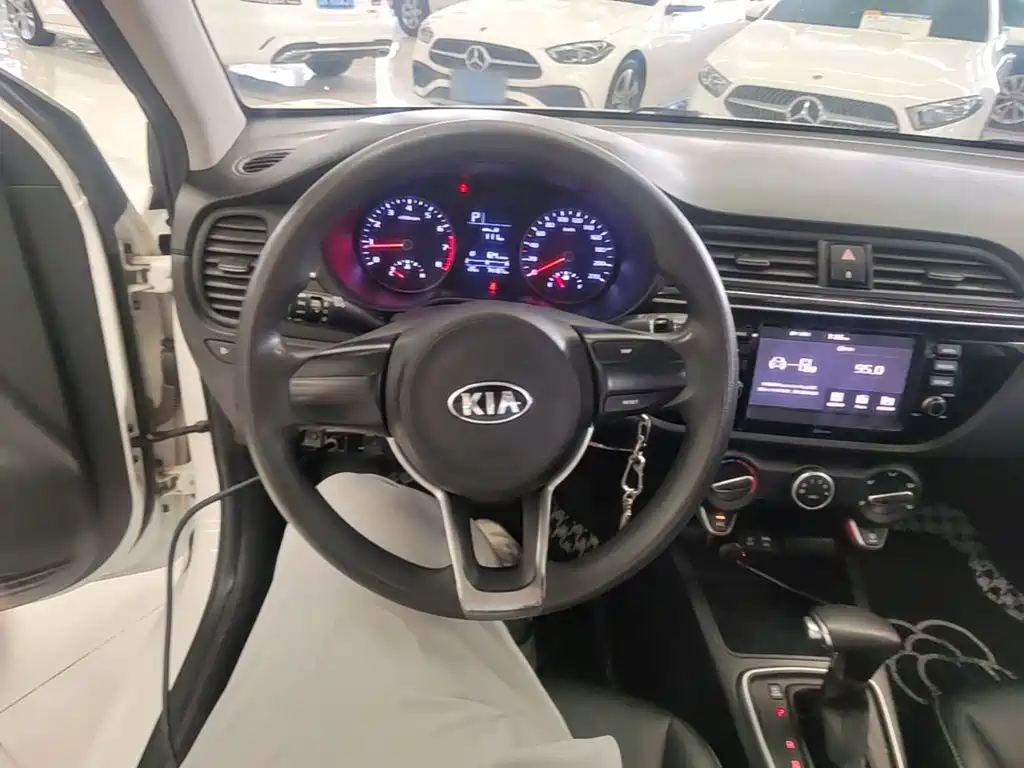 Kia K2 2018 2017 Sedan 1.4L AT 15th Anniversary Special Edition GLS