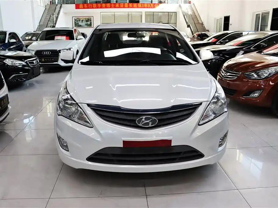 Hyundai Verna 2010 Sedan 1.4L Automatic Comfort GS фото 2