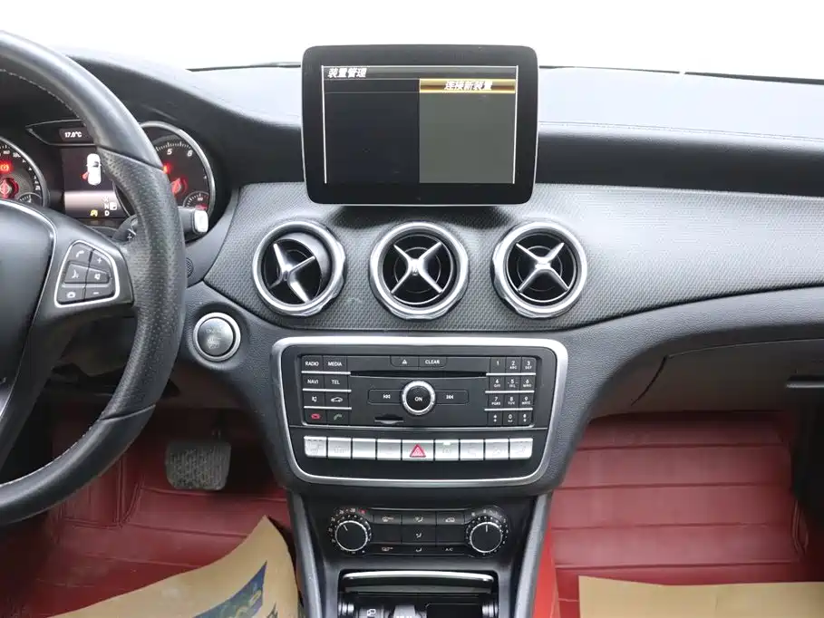 Mercedes-Benz GLA 2017 GLA 220 4MATIC Fashion фото 25